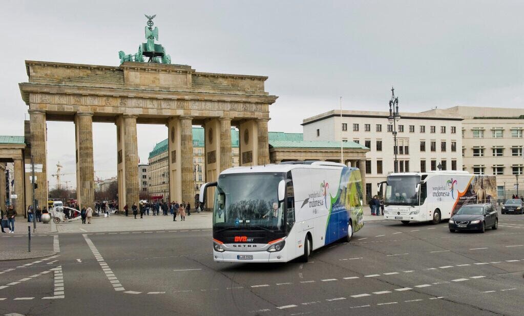 BRANDING: Bus branding destinasi wisata Indonesia lalu lalang di Berlin selama ITB berlangsung.