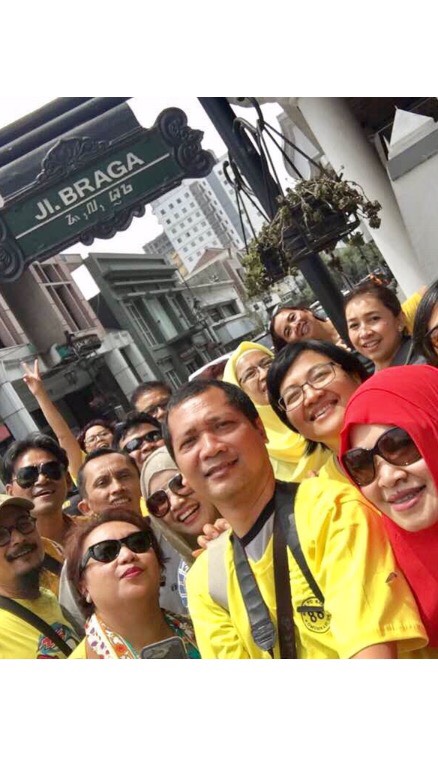 Selfie peserta reuni di spot favorit Bandung