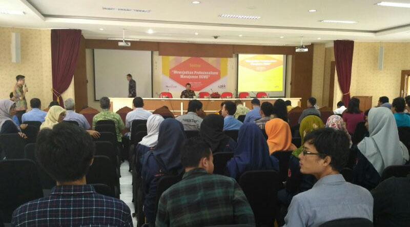 KAJIAN: Suasana Seminar Mewujudkan Profesionalisme Manajemen BUMD di Fisipol UGM Jogjakarta. (foto istimewa)