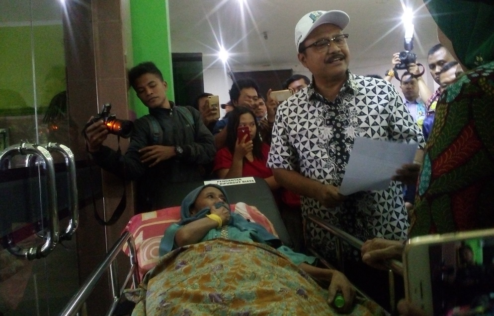 Wakil Gubernur Jatim Gus Ipul saat lakukan peninjauan pelayanan kesehatan di RSUD Dr. Saiful Anwar, Selasa (11/4). (foto: ngopibareng)
