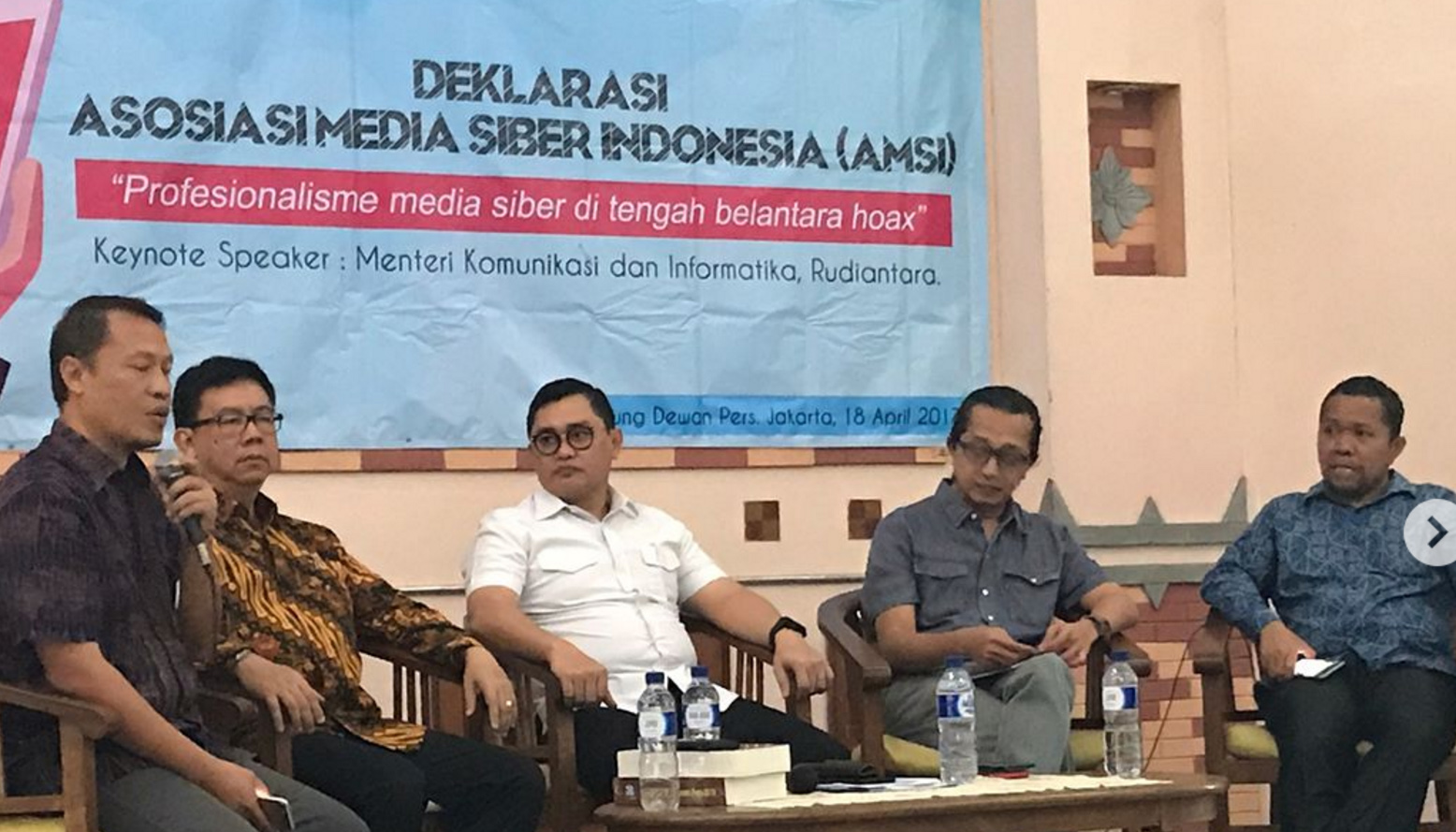 Diskusi "Profesionalisme Media Siber di Tengah Belantara Hoax", di sela-sela Deklarasi Asosiasi Media Siber Indonesia (AMSI), Gedung Dewan Pers, Selasa (18/4). (Foto: Dokumentasi AMSI)