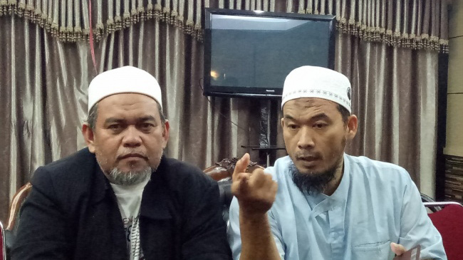 Ketua Panitia Tamasya Al Maidah, Ansufri Idrus Sambo (Kanan) dan Sekretaris, (Hasri Sorimuda Harahap (kiri). Foto: Metrotvnews.com/Arga Sumantri)