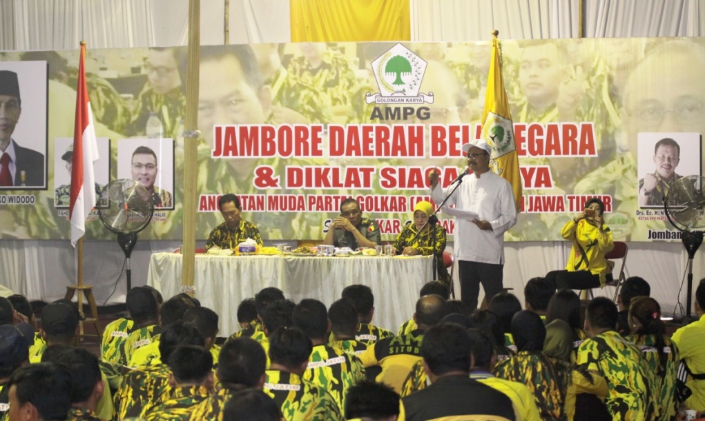 Wakil Gubernur Jatim Gus Ipul, memberikan sambutan kepada seluruh angkatan muda Partai Golkar yang mengikuti kuliah umum di SMAN 3 Jombang, Selasa (18/4).