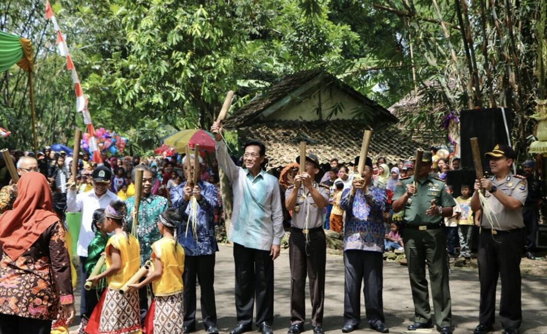 RINTISAN: Sri Sultan HB X resmikan 56 Desa Budaya DIY di Sentolo, Kulonprogo, Jogja.