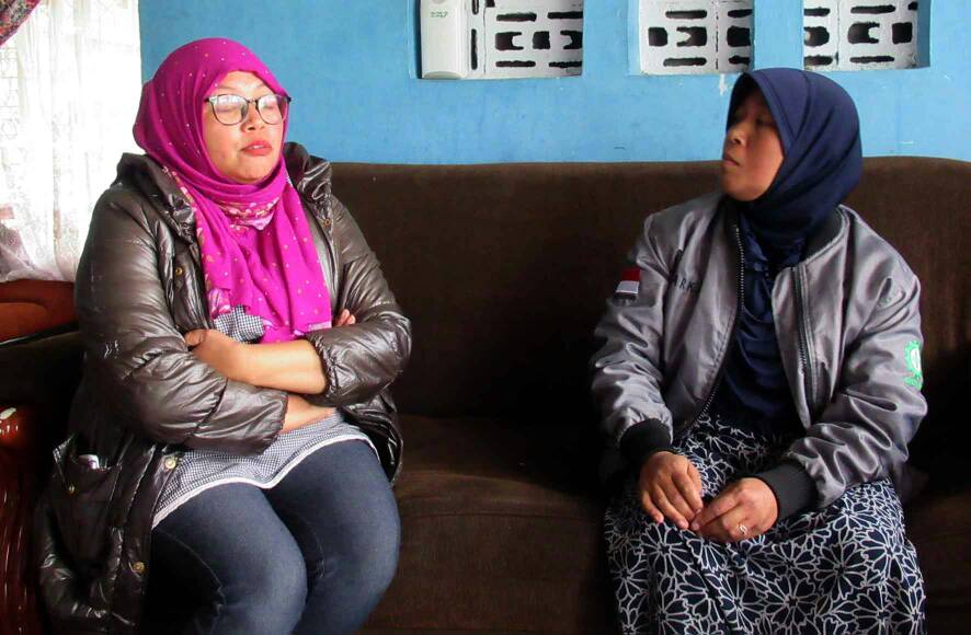 HOMESTAY: Ketua Paguyuban Homestay Dieng Kulon Fortuna Dyah Setyowati (kiri) bersama pemilik Tulip Homestay. (Foto Istimewa)