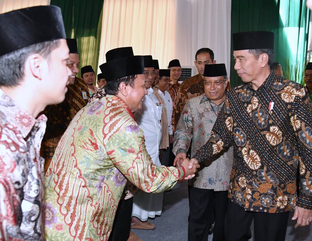 Presiden Joko Widodo membuka Musyawarah Kerja Nasional I dan Halaqoh Ekonomi Nasional Himpunan Pengusaha Nahdliyin Tahun 2017, di Pondok Pesantren Al-Tsaqafah Jakarta, Jumat (5/5) sore. (Foto: Biro Pers Setpres)