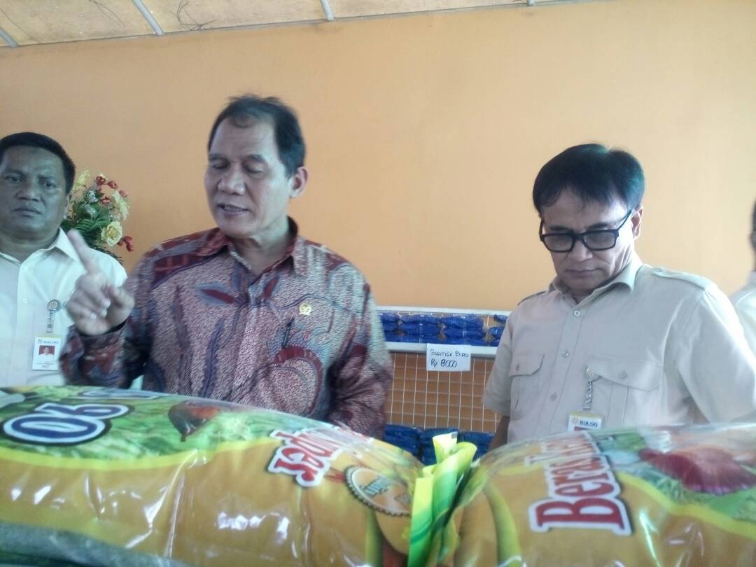 Anggota Komisi VI dan Badan Anggaran DPR RI Bambang Haryo Soekartono, saat meninjau Rumah Pangan Rakyat (RPK) di Perum Bulog Divre Jatim, Selasa (16/5). (foto: ngopibareng.id)
