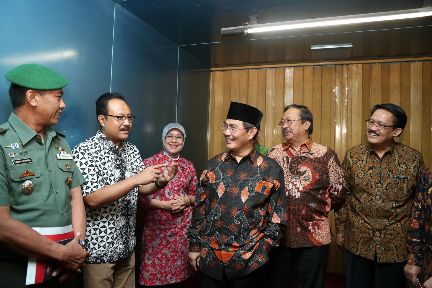 Wagub Jatim hadiri dan membuka Jimly School and Law Government di Gedung Srijaya Jl.Mayjend Sungkono Surabaya, Jumat (19/5).