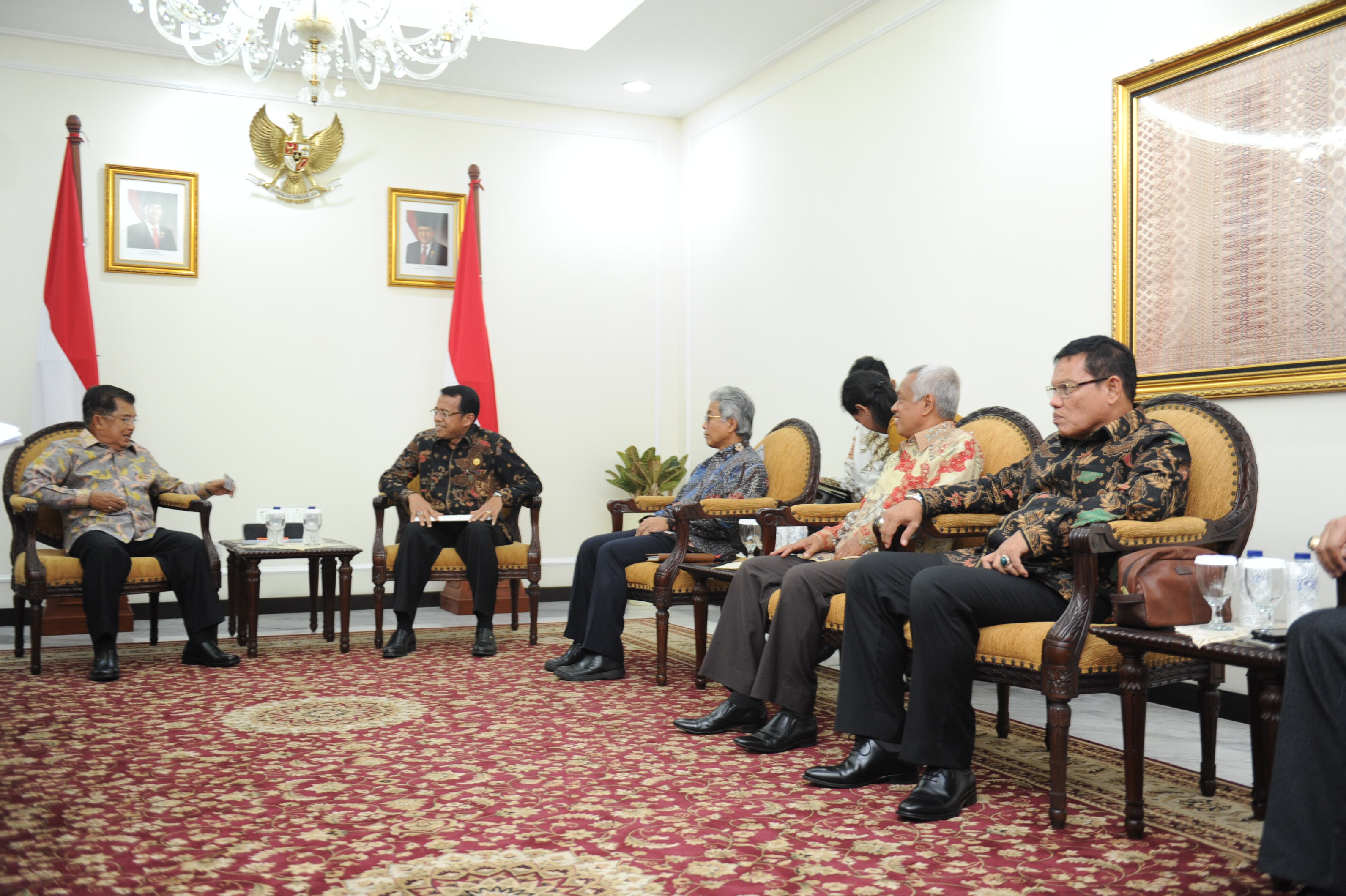 Wapres Jusuf Kalla menerima Rektor Universitas Negeri Padang di kantor Wapres Merdeka Utara Jakarta 22/5