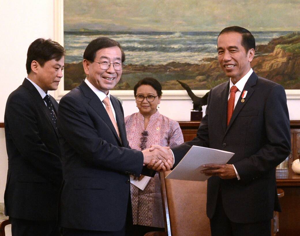 Presiden Jokowi menerima Utusan Presiden Republik Korea Selatan Park Wonsoon di Istana Bogor. (Foto Biro Pers/Setpres)