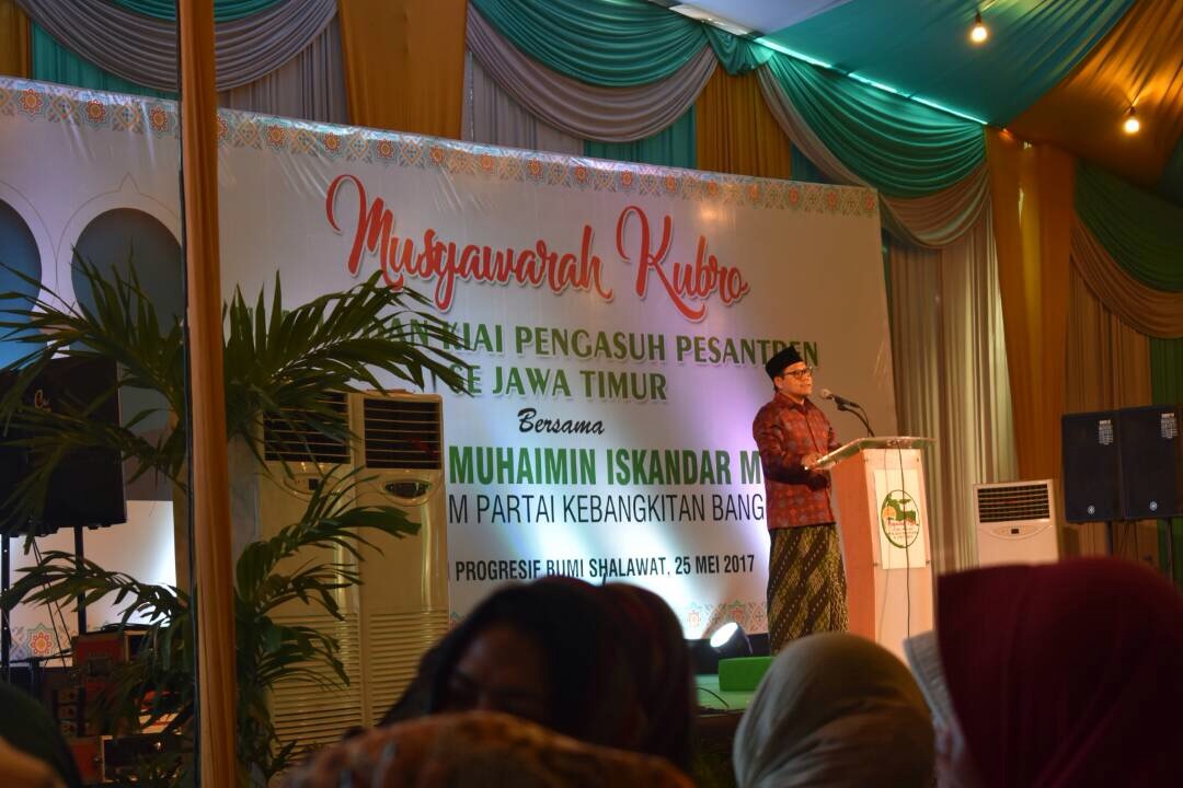 Ketua Umum DPP PKB Muhaimin Iskandar saat menyampaikan sambutan dibMusyawara Kubro dengan Kiai se Jawa Timur, di Pondok Pesantren Progresif Bumi Shalawat Sidoarjo, kamis (25/5). (Foto: Haris)
