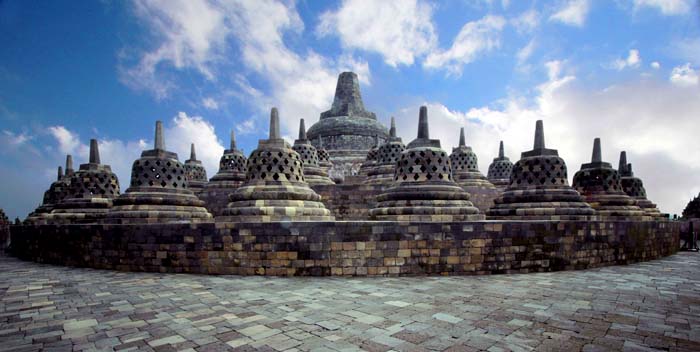 DAYA TARIK: Candi Borobudur, salah satu daya tarik Wisman ke Indonesia.