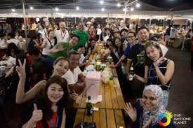 STREET FOOD: Delegasi World Street Food Congress 2017 di Manila di sela-sela persidangan. (Foto Istimewa)