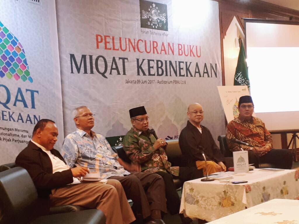 DISKUSI: Para tokoh agama hadir dalam peluncuran buku "Miqat Kebhinekaan" di Jakarta. Foto: istimewa