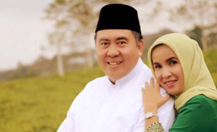 Gubernur Bengkulu Ridwan Mukti Bersama  istrinya Lili Madari. (foto:dokumentasi)
