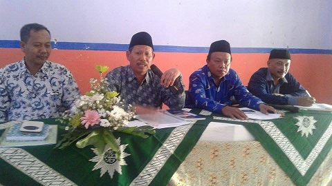 PERSIAPAN: Sejumlah tokoh Muhammadiyah Jember dan Banyuwangi lakukan persiapan.(foto: istimewa)