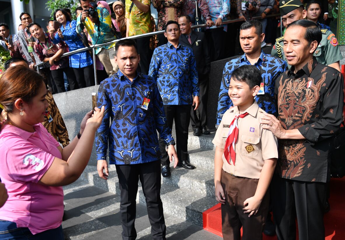 Presiden Joko Widodo resmi menutup rapat kerja nasional Asosiasi Pemerintah Kota Seluruh Indonesia (APEKSI) ke-12 di Malang, Jawa Timur, pada Kamis (20/7). (Foto: Biro Pers/Setpres)