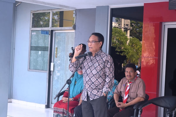 Ketua Yayasan Barunawati Biru Surabaya dalam memberi sambutan Penutupan MPLS serentak