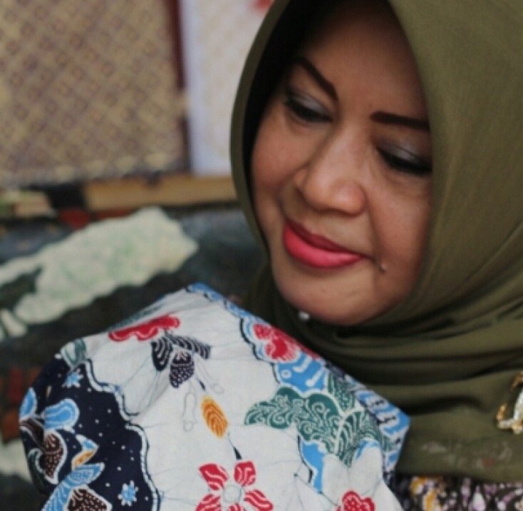 Mengejar kreasi ikon Batik Arumi. foto:idi