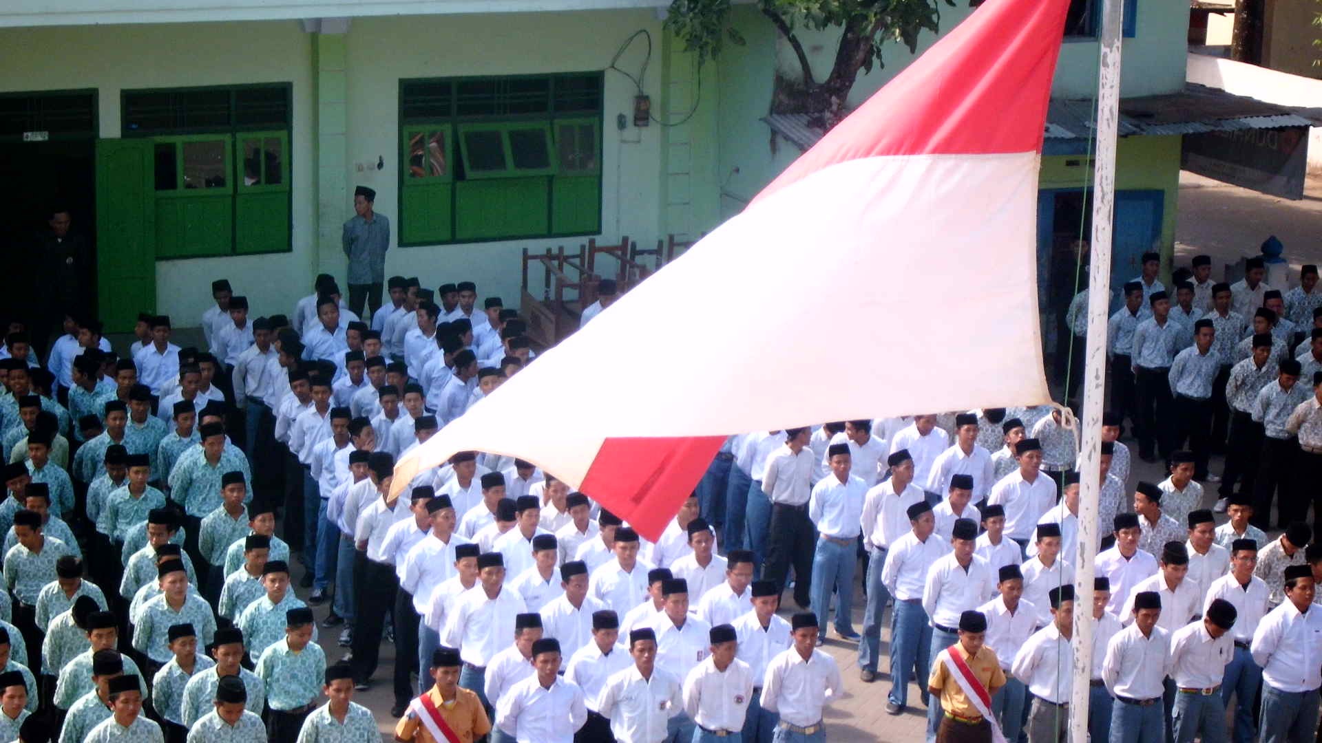 UPACARA: Upacara bendera di Pondok Pesantren Tremas, Magetan. (foto:dok ngopibareng.id)