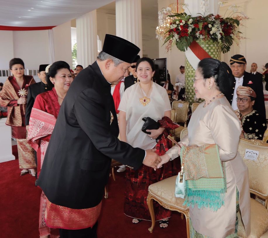  Presiden ke-5 RI Megawati Soekarnoputri dan Presiden ke-6 RI Susilo Bambang Yudhoyono (SBY), seusai Upcara HUT RI ke-72, di Istana Negara, Kamis (17/8). (Foto: Anung Anindito)