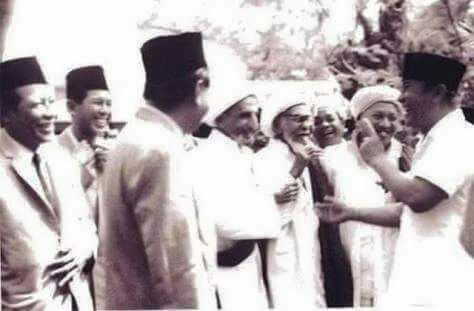 AKRAB: Para habaib bersama Bung Karno, mendukung perjuangan kemerdekaan Indonesia.