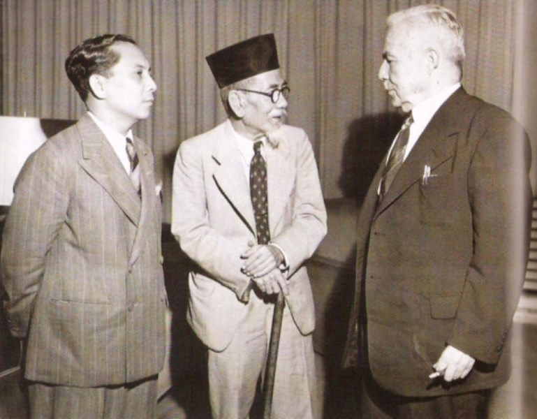Bersama Sutan Sjahrir (kiri) Haji Agus Salim cakap berdiplomasi. (foto: dok)