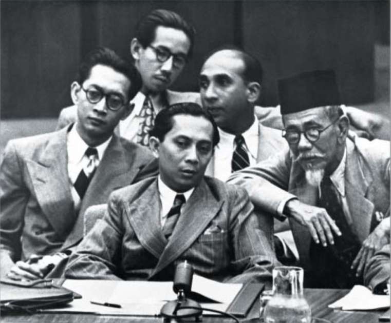 DI PBB: Soedjatmoko, Sutan Sjahrir, Haji Agus Salim, Sumitro Djojohadikusumo dan Charles Tambu, perjuangan diplomasi. (foto: dok)