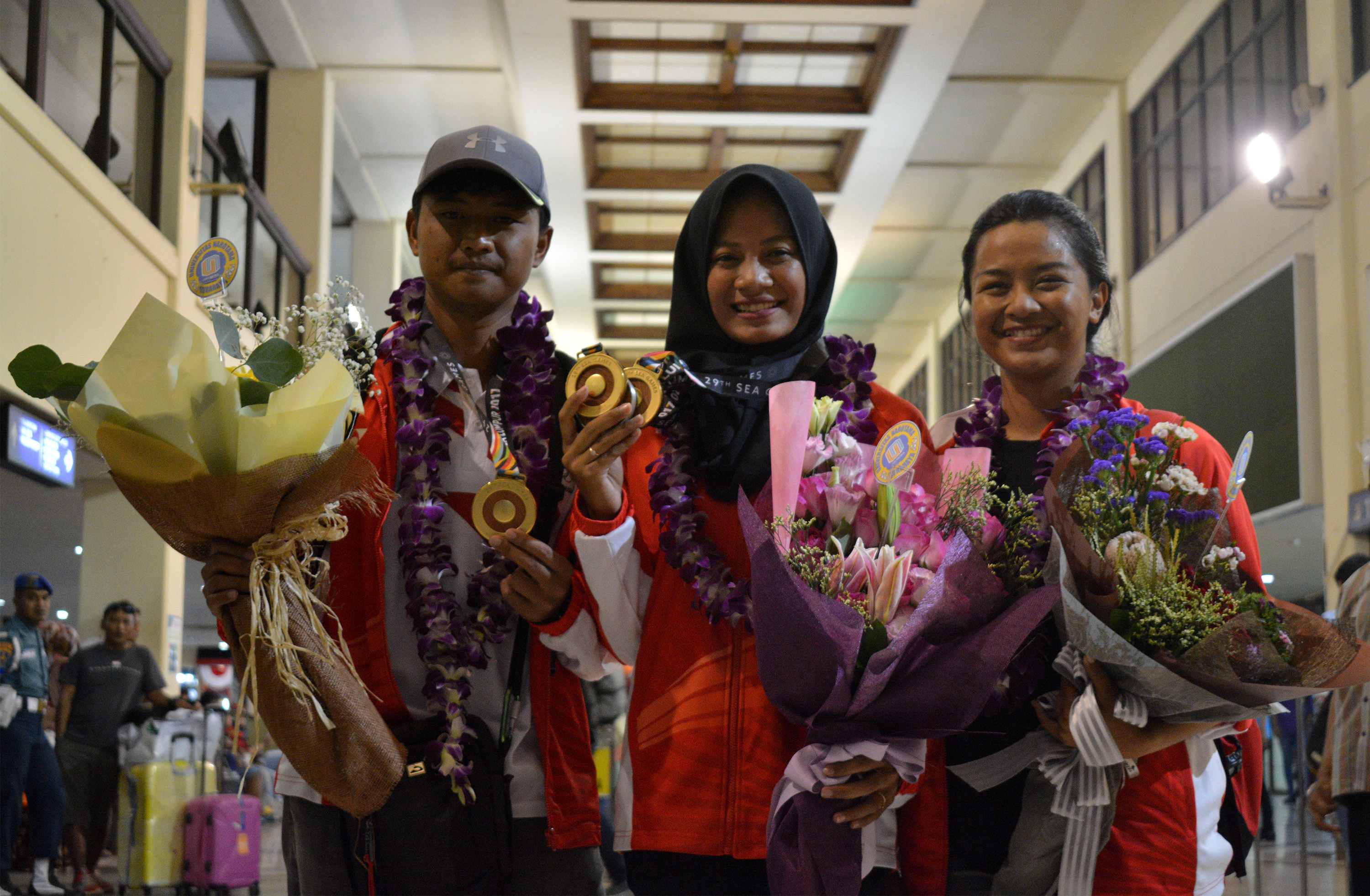Diananda (tengah) yang sukses borong dua emas dan satu perak untuk Indonesia dalam cabang olahraga panahan di SEA Games 2017. (foto: hrs/ngopibareng.id)