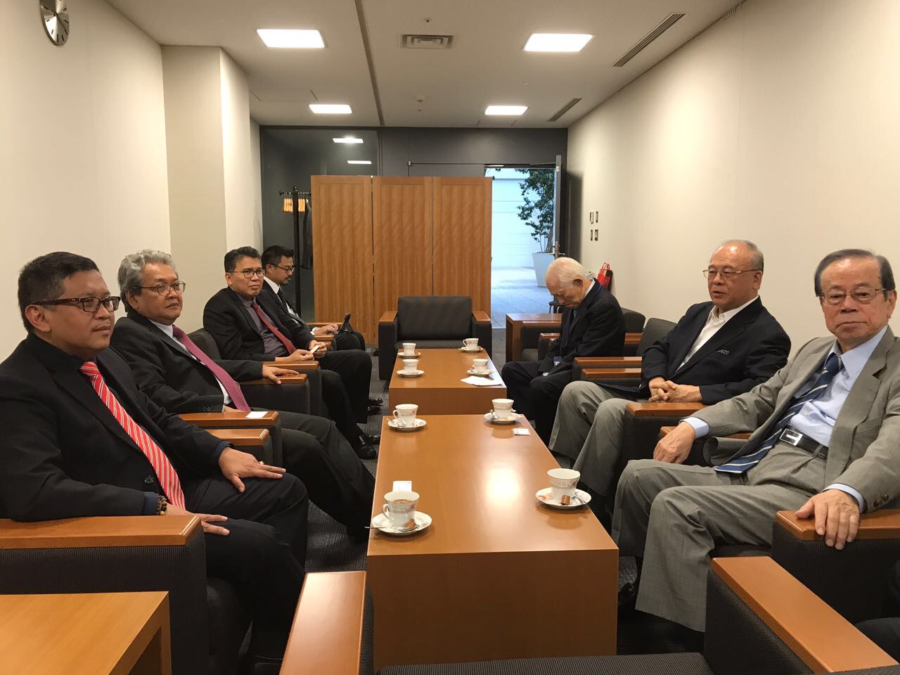 KUNJUNGAN: Sekjen DPP PDIP Hasto Kristianto bertemu para politisi Jepang.