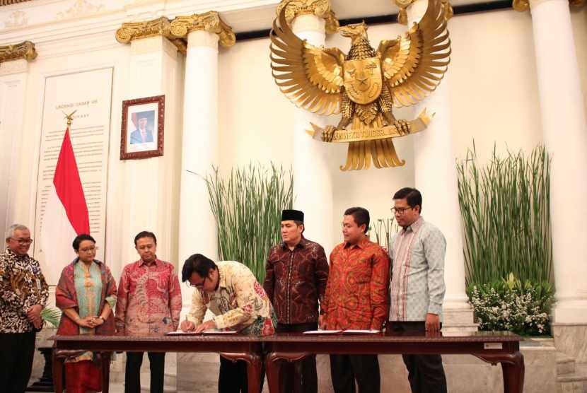 PEDULI: PBNU dan 11 ormas Islam, bentuk Aliansi Kemanusiaan Indonesia untuk Myanmar (AKIM) di Kemenlu Jakarta. (foto: ist)