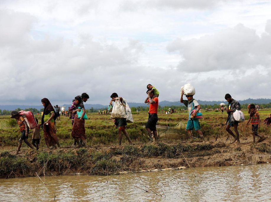 Warga Rohingya Mengungsi ke Bangladesh (Foto: REUTERS/Mohammad Ponir Hossain)