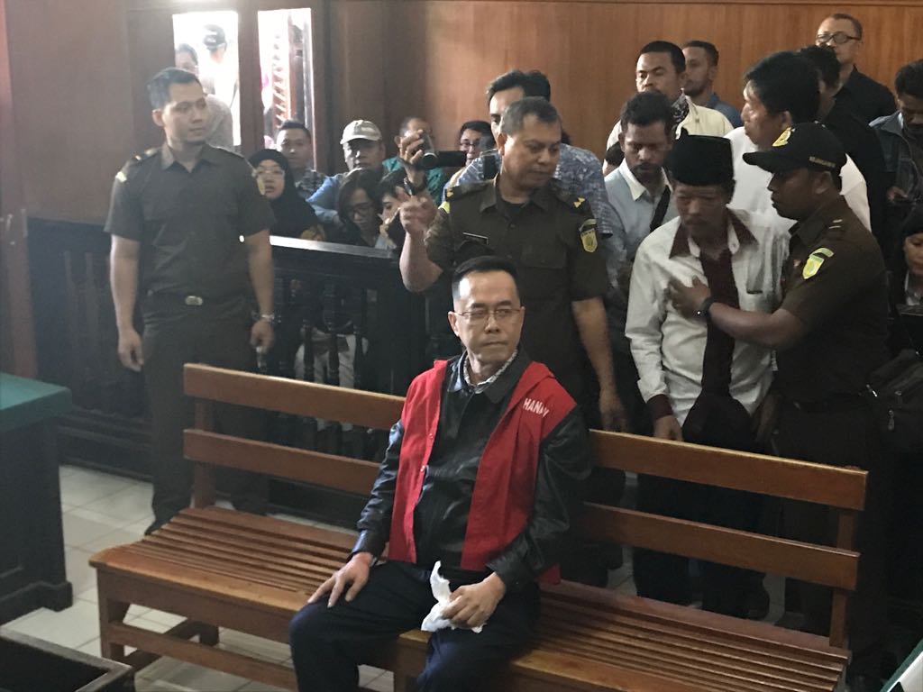 Pengusaha Henry J. Gunawan menjalani sidang perdana di PN Surabaya, Kamis (7/9) dalam kasus dugaan penggelapan lahan di Malang. 