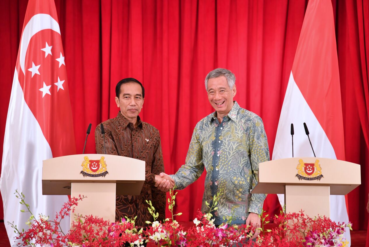 BAHAS PARIWISATA: Presiden Joko Widodo dan PM Singapura Lee Hsien Loong saat kunjungan dua Hari di negeri jiran. (Foto Biro Pers/Setpres)