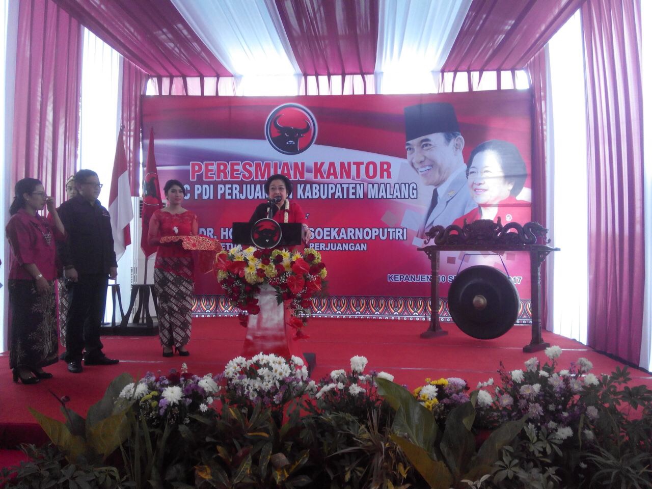 Ketua Umum DPP PDIP Megawati Soekarnoputri ketika meresmikan kantor DPC PDIP Kabupaten Malang, Ahad (10/9/2017).