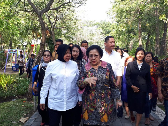 Tri Rismaharini bersama Megawati