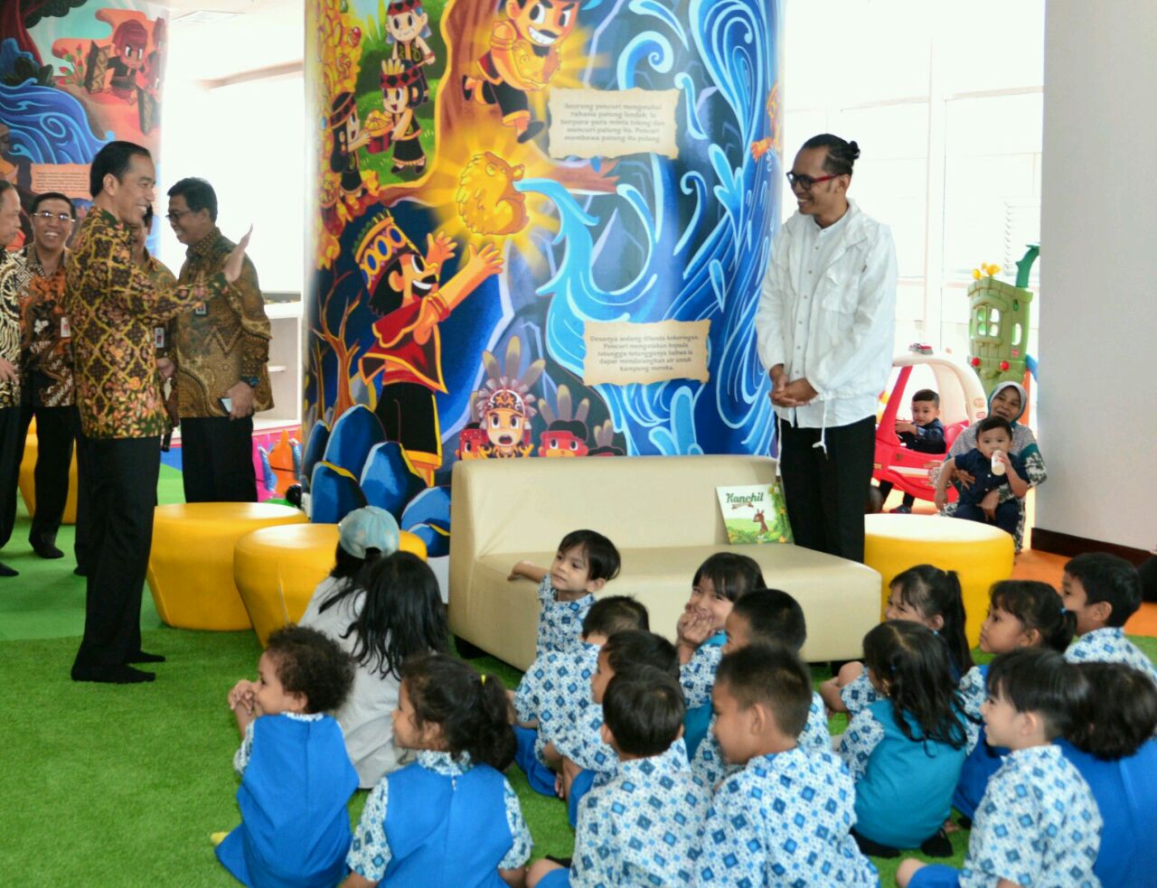 Presiden Joko Widodo meresmikan gedung fasilitas layanan Perpustakaan Nasional Republik Indonesia di kawasan Merdeka Selatan, Jakarta, Kamis, 14 September 2017. (Foto Biro Pers/Setpres) 