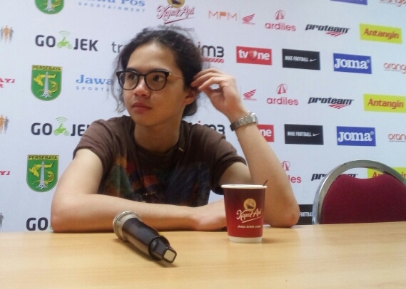 Abdul Qodir Jaelani atau Dul, mengakui bahwa dirinya adalah Bonek. Hal itu diungkapkannya ketika menghadiri pertandingan Persebaya Surabaya melawan Persinga Ngawi, di Gelora Bung Tomo, Kamis 14 September 2017. (foto: hrs/ngopibareng)