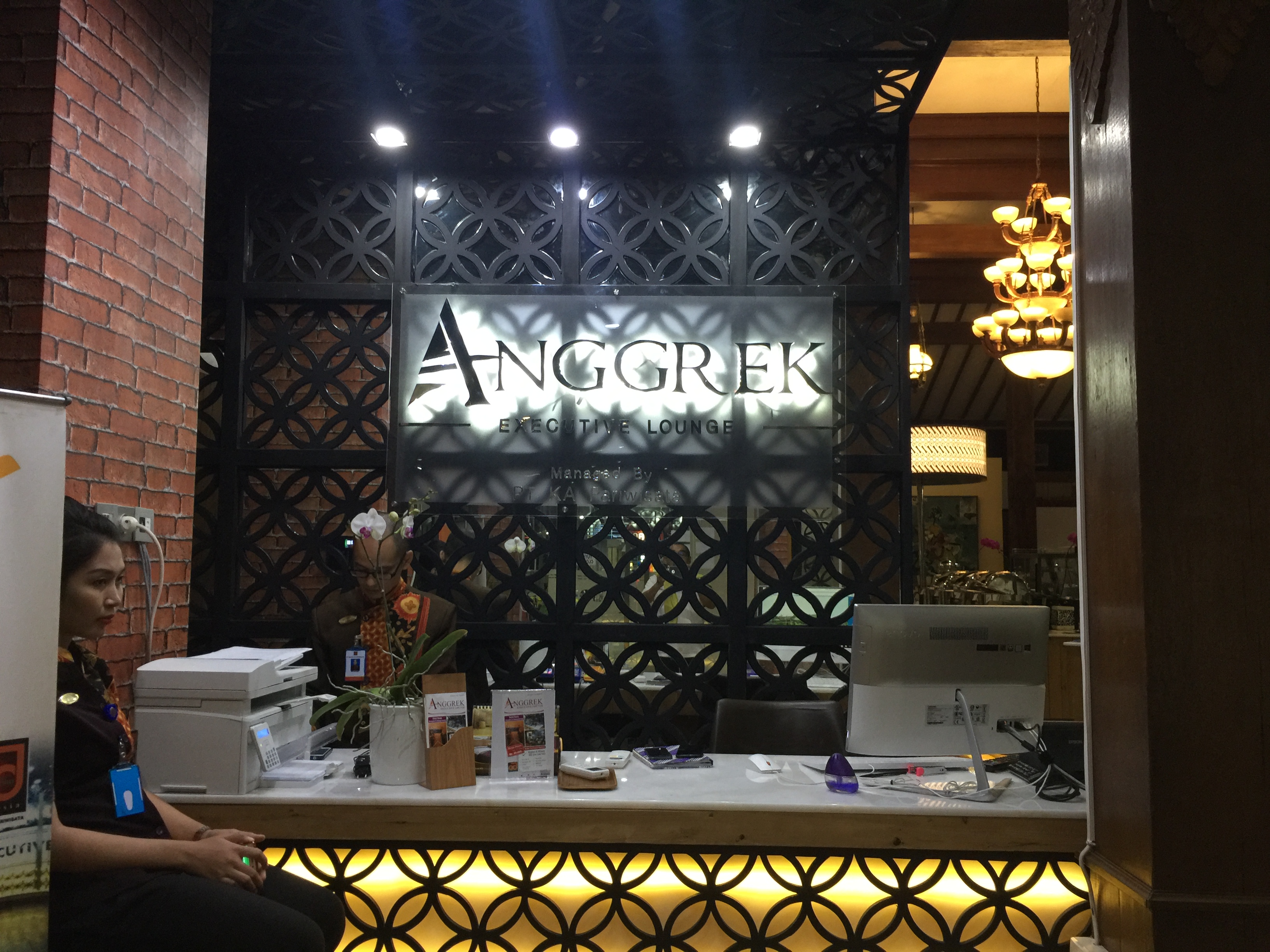 Reception Anggrek Executive Lounge Stasiun Tugu Jogjakarta.