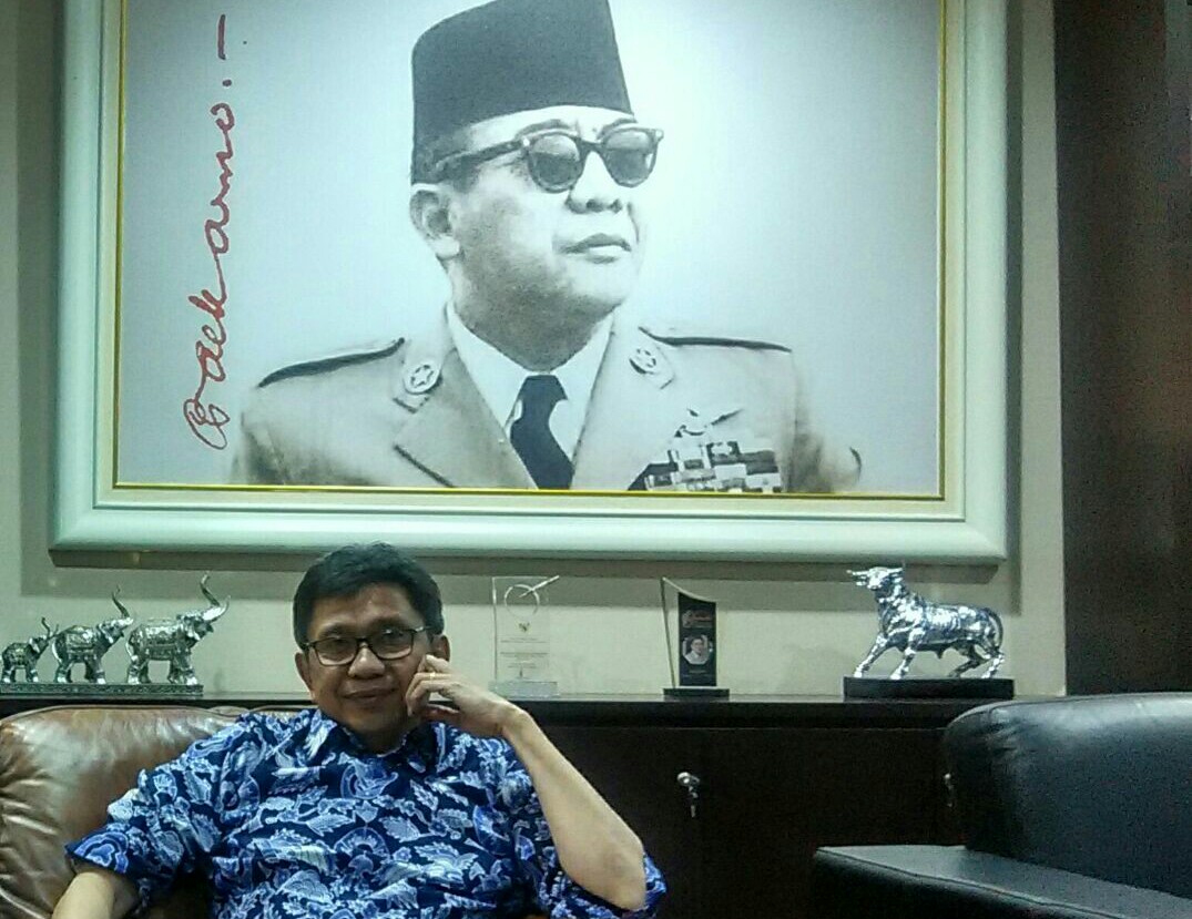 Walikota Batu Eddy Rumpoko di ruang kerjanya Jumat (15/9) foto: damarhuda