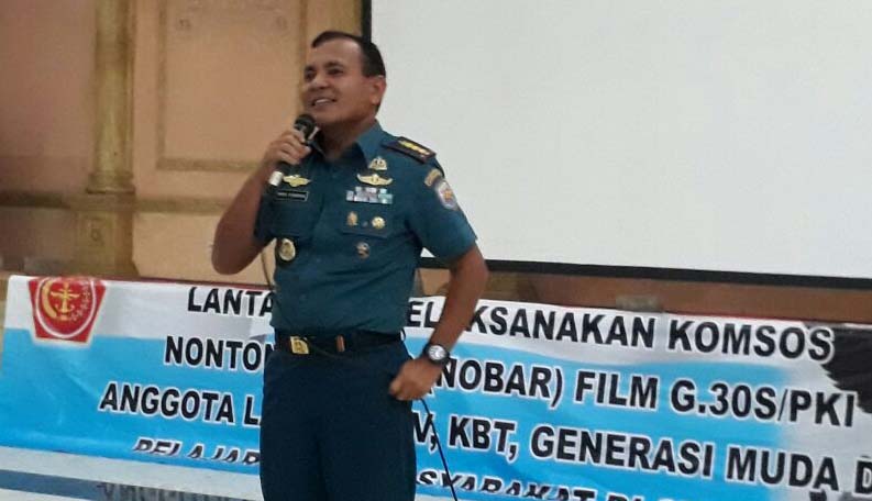 Wadan Lantamal V  Kolonel Marinir Nana Rukmana Jumat, ( 22/9)  saat memberi sambutan sebelum pemutaran film G 30 S PKI di gedung Serba guna Mako Lantamal V Surabaya