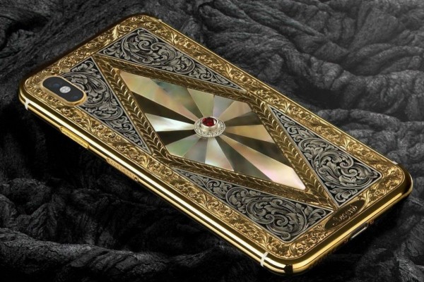 Penampakan iPhone X Bertabur Emas dan Berlian