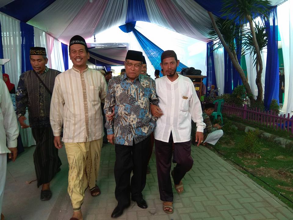TENGAH: KH Said Aqil Siroj, Ketua Umum Pengurus Besar Nahdlatul Ulama (PBNU) di Jakarta. (foto: ngopibareng.id)