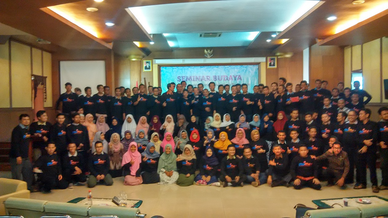 SEJARAH: Kaum muda Muhammadiyah di PW Muhammadiyah Jatim di Surabaya. (foto:ist)