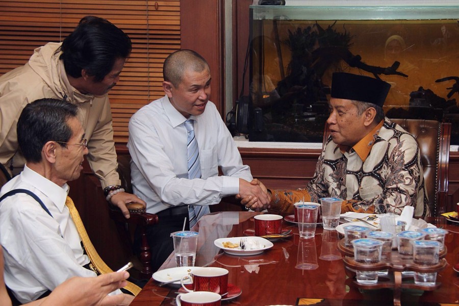 DIALOG: KH Said Aqil Siroj, Ketua Umum PBNU, bercengkerama bersama tokoh lintas agama di Jakarta. (foto: ngopibareng.id)