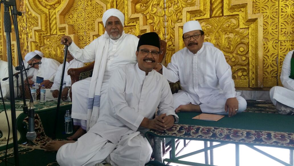 Gubernur Jawa Timur Soekarwo, memberikan mandat kepada Wakilnya Saifullah Yusuf untuk terus memajukan Provinsi Jatim...