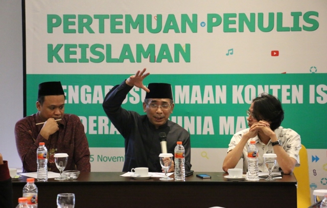 FENOMENA ISLAM: KH Yahya C Staquf, mengisi forum pertemuan penulis keislamanan, di Cikini, Jakarta Pusat. (foto: ist)