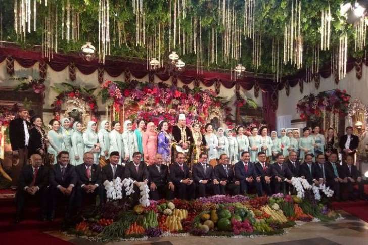 Swafoto para Menteri Kabinet Kerja di pernikahan Kahiyang-Bobby
