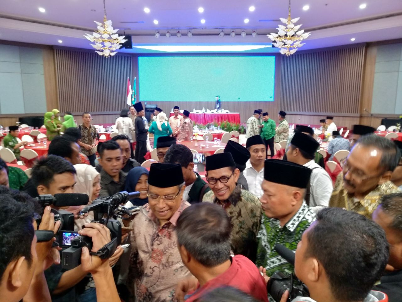 PRA-KONBES: Kiai Said Aqil Siroj dan Kiai Robikin Emas, kegiatan Pra Munas-Konbes NU di Manado, Sulut, Sabtu 11 November 2017. (foto: ist)