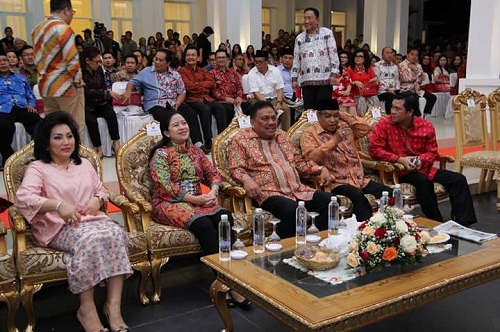 DIALOG: Gubernur Sulawesi Utara Olly Dondokambey bersama KH Said Aqil Siroj, Ketua Umum PBNU, di Manado. (foto: dok)